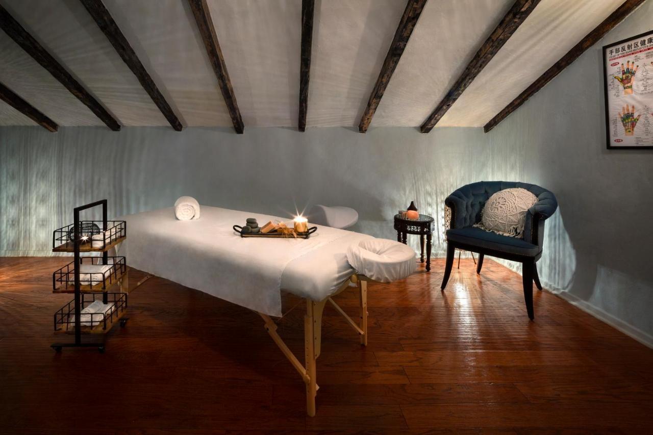 The American Colony Hotel - Small Luxury Hotels Of The World Baitulmaqdis Luaran gambar A massage table