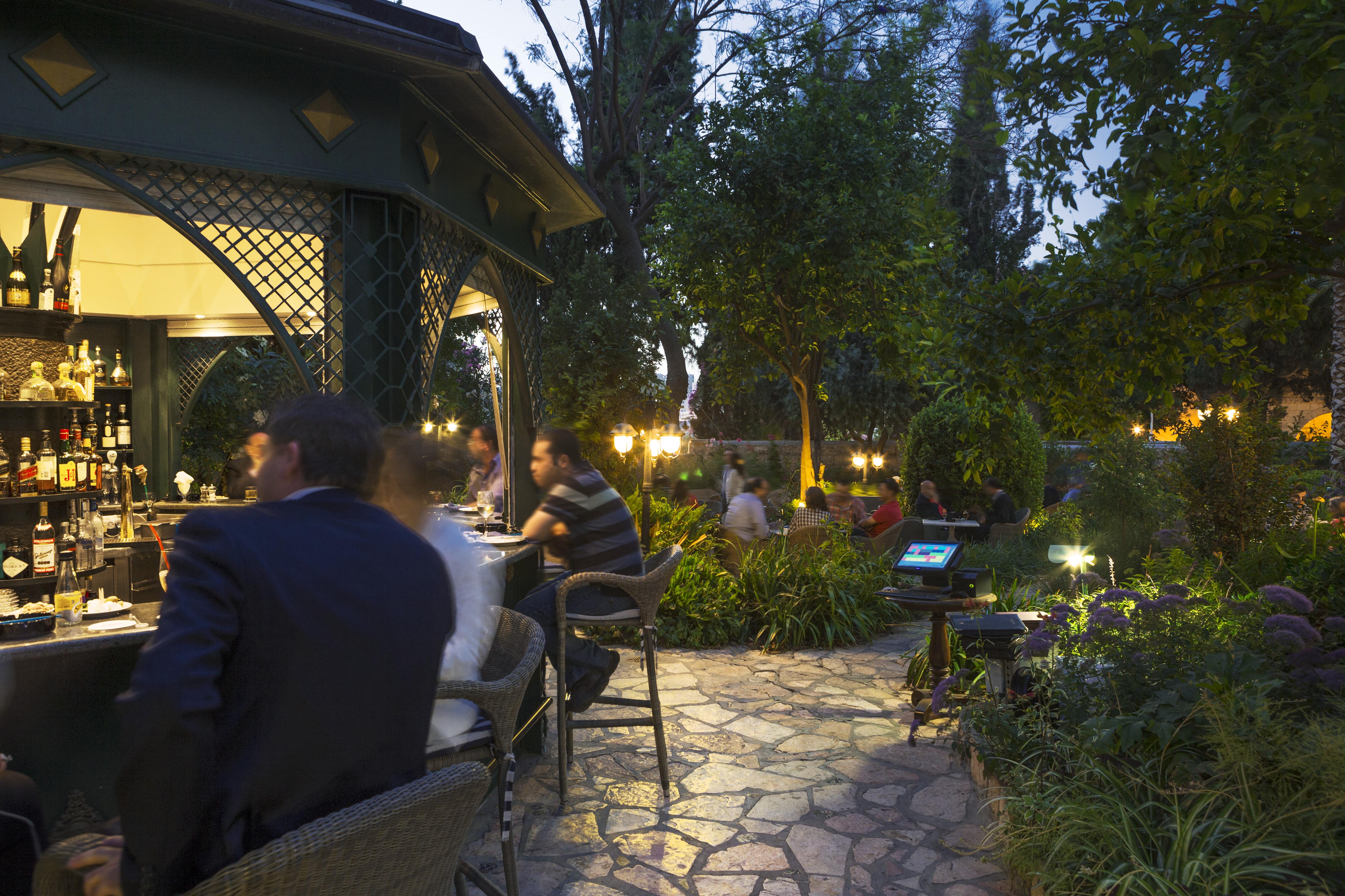 The American Colony Hotel - Small Luxury Hotels Of The World Baitulmaqdis Luaran gambar The bar at night