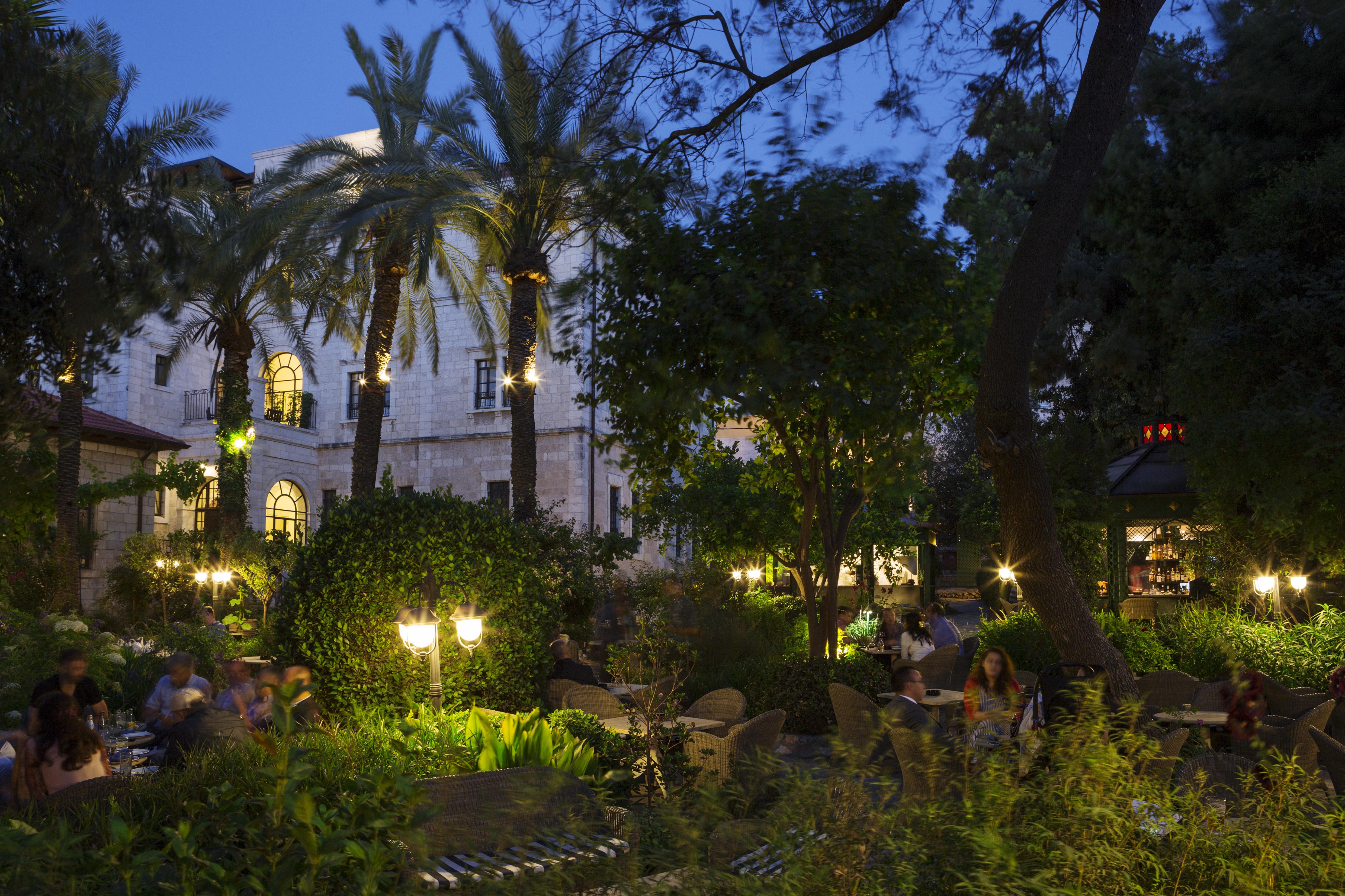 The American Colony Hotel - Small Luxury Hotels Of The World Baitulmaqdis Kemudahan gambar The garden at night
